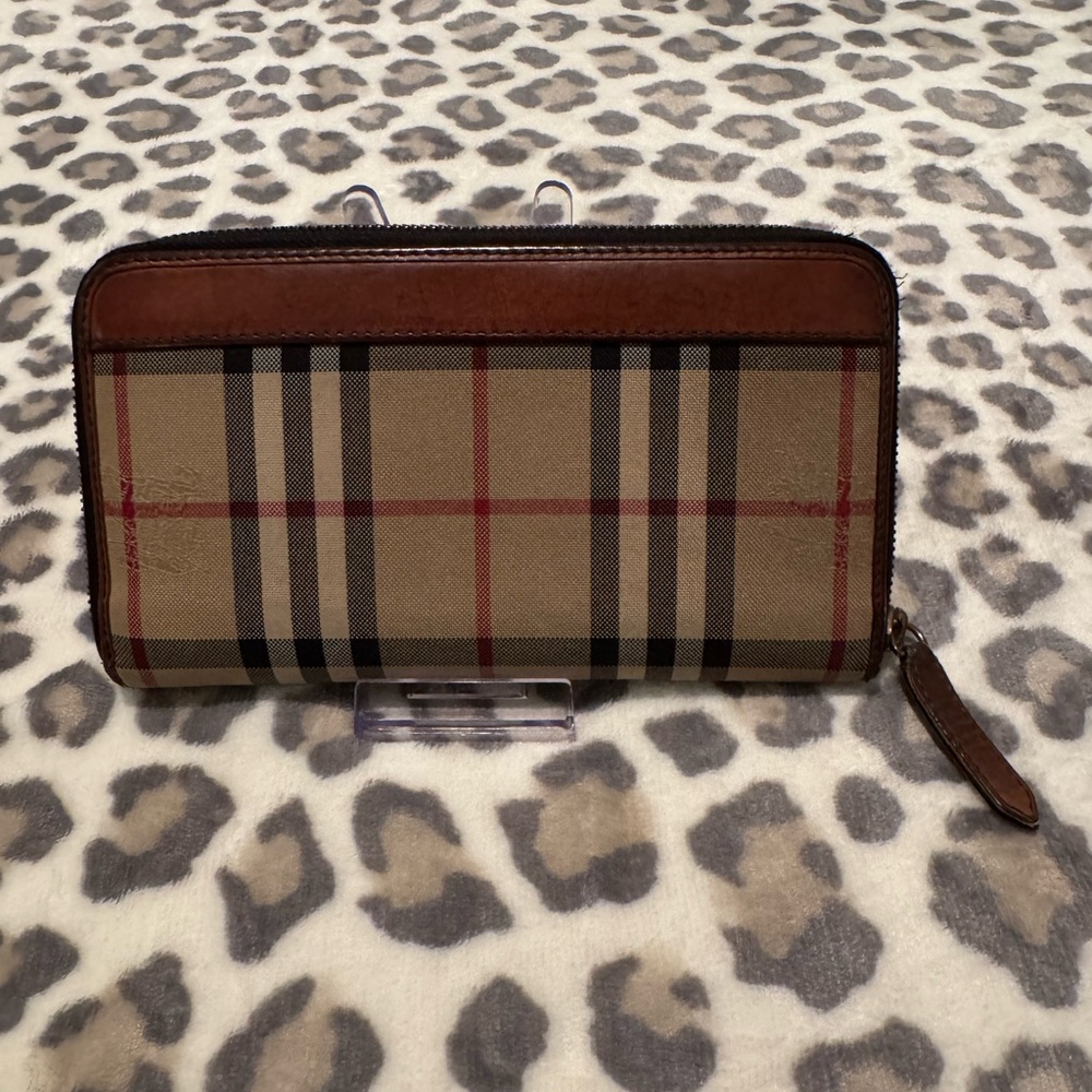 Burberry Brown Leather Zip Wallet with Gold-Tone Hardware - Picture 2 of 12